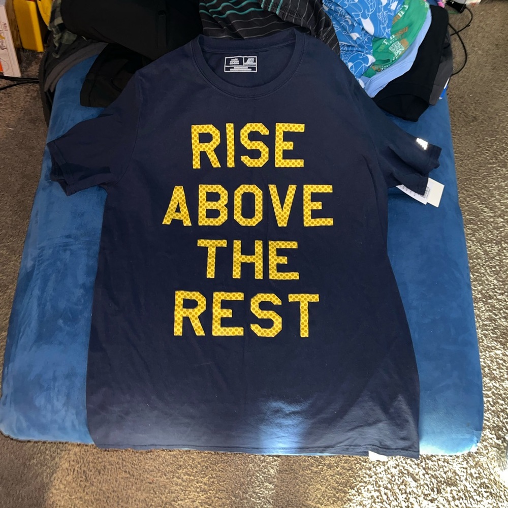 Large Mens new balance shirt never worn, perfect condition,